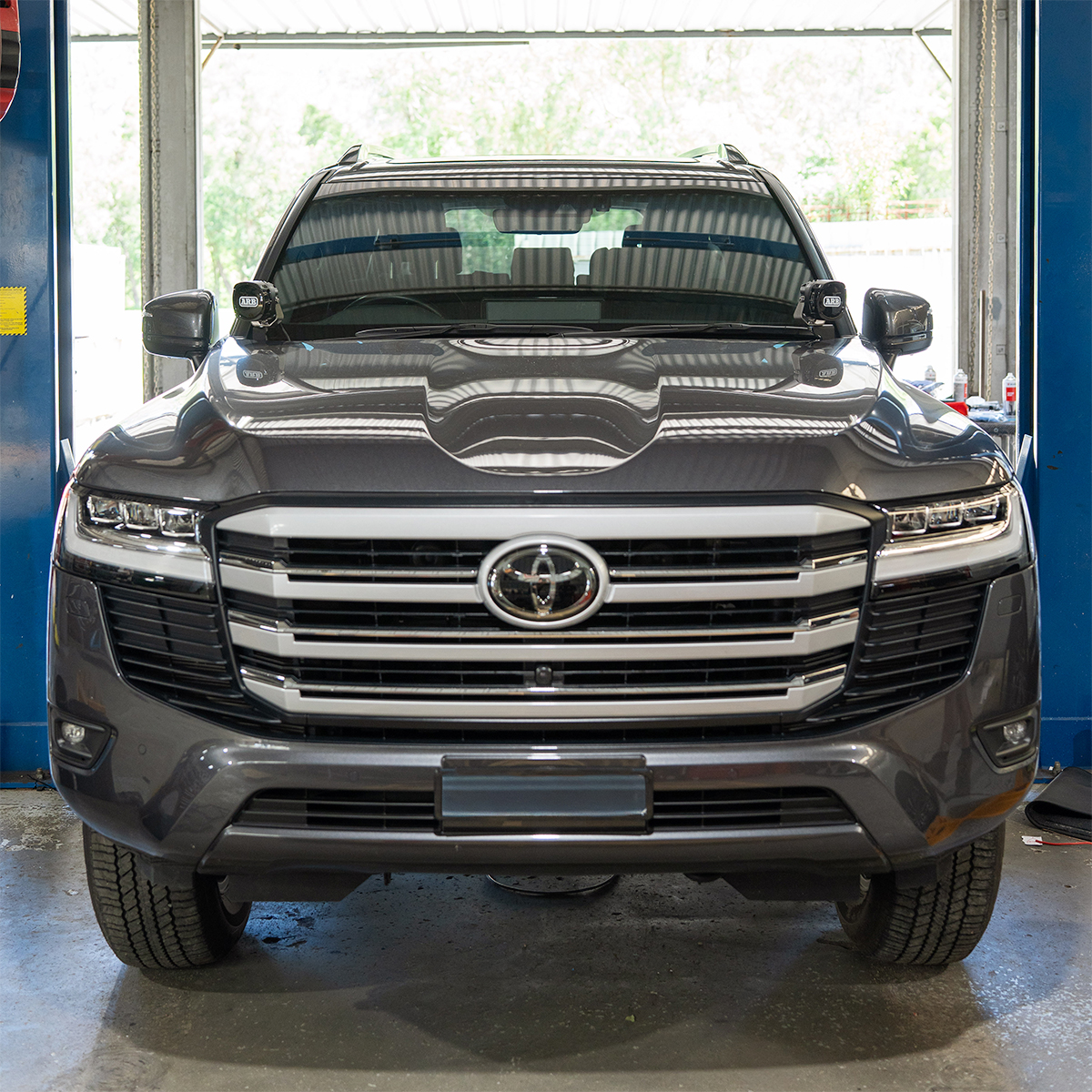 Aerial Bracket - Toyota Landcruiser 300 Series - Right-Hand Side Bonnet Hinge Bracket - Image 4