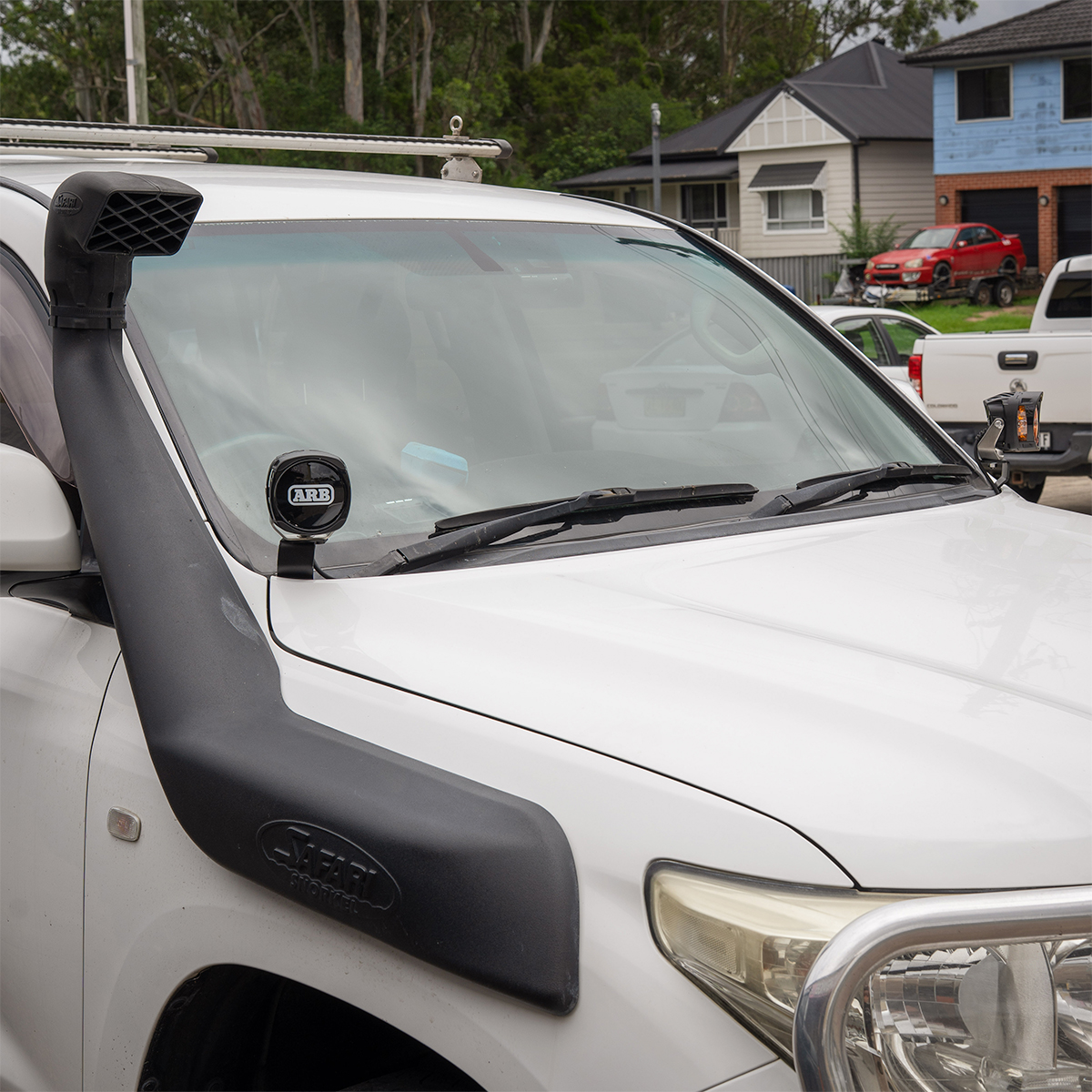 Aerial Bracket - Toyota Landcruiser 200 Series - Right-Hand Side Bonnet Hinge Bracket - Image 3