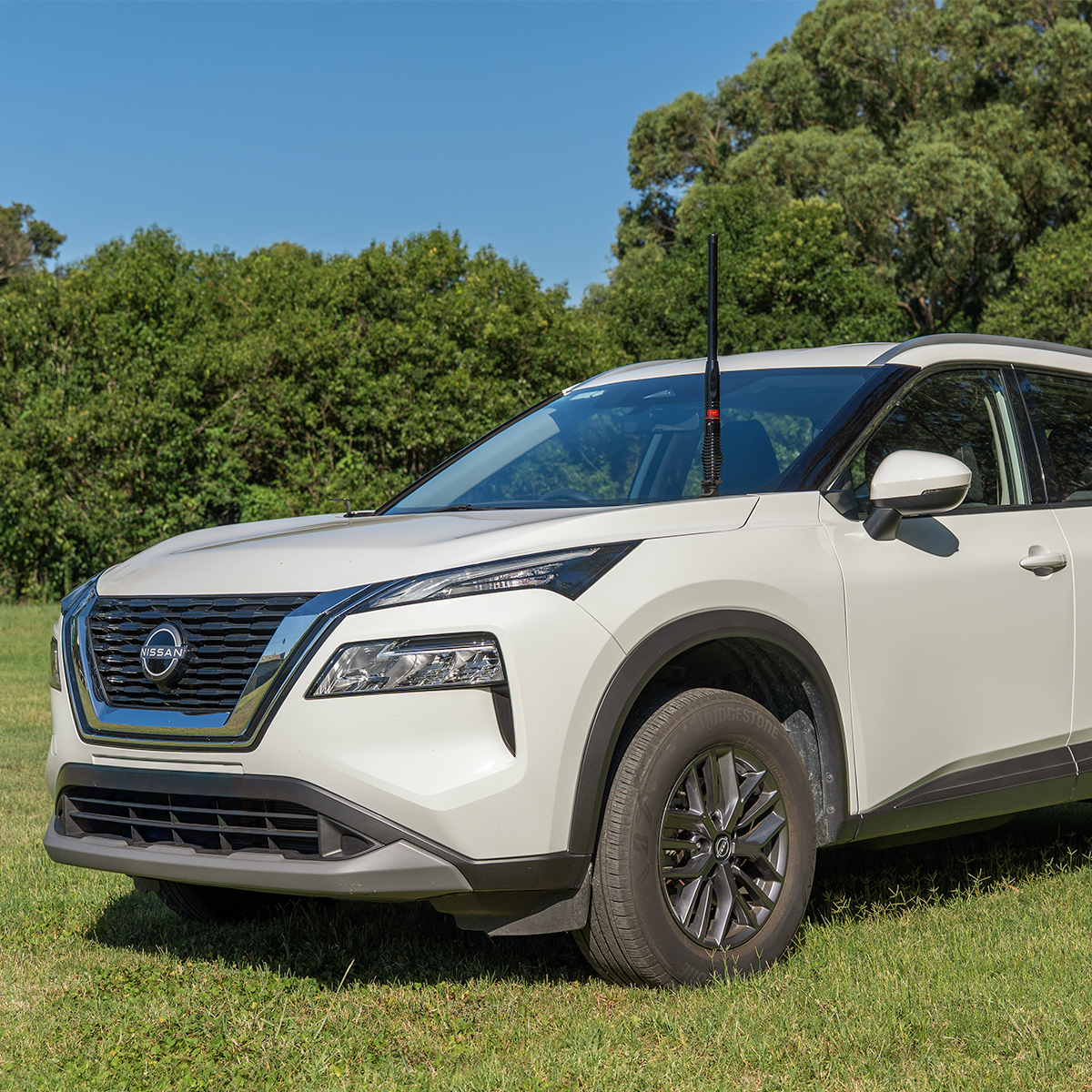 Aerial Bracket - Nissan X-Trail T33 Series - Left-Hand Side Bonnet Hinge Bracket - Image 3