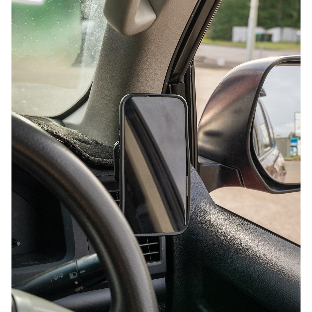 Quadlock Phone Mount and Charging Bundle - Toyota Landcruiser 200 Series - Drivers Side Door/Pillar - Image 3